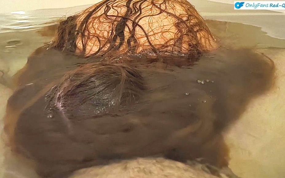 Underwater Bathtub Blowjob with Long Haired Redhead MILF